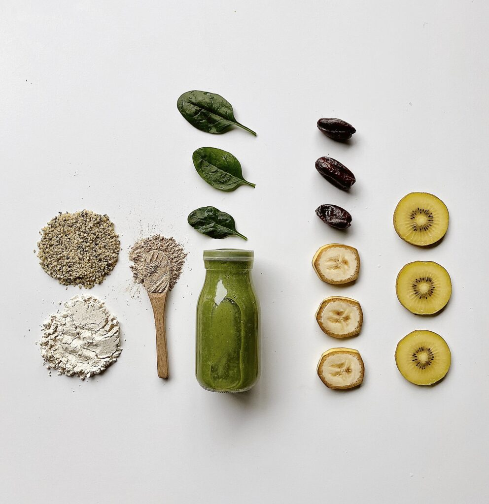 Green Smoothie with Ginseng, Kiwifruit, Banana, Dates, Spinach & Chia a green smoothie with ginseng, kiwifruit, banana, dates, spinach, chia